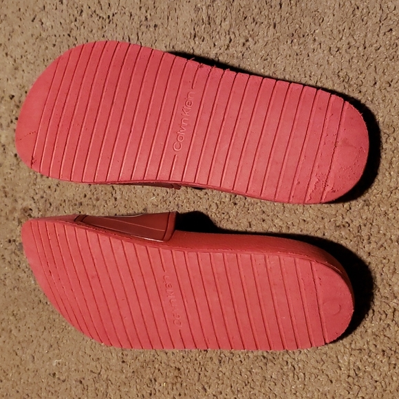 Big boy calvin Klein slippers - Picture 2 of 4